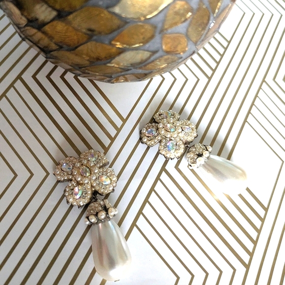 Vintage Tara Old Hollywood Glam Clip On Earrings - Picture 3 of 13